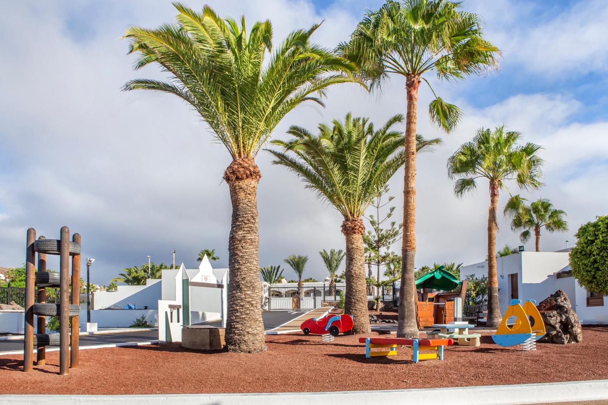 אפרטהוטל פלאיה בלנקה Jardines Del Sol מראה חיצוני תמונה