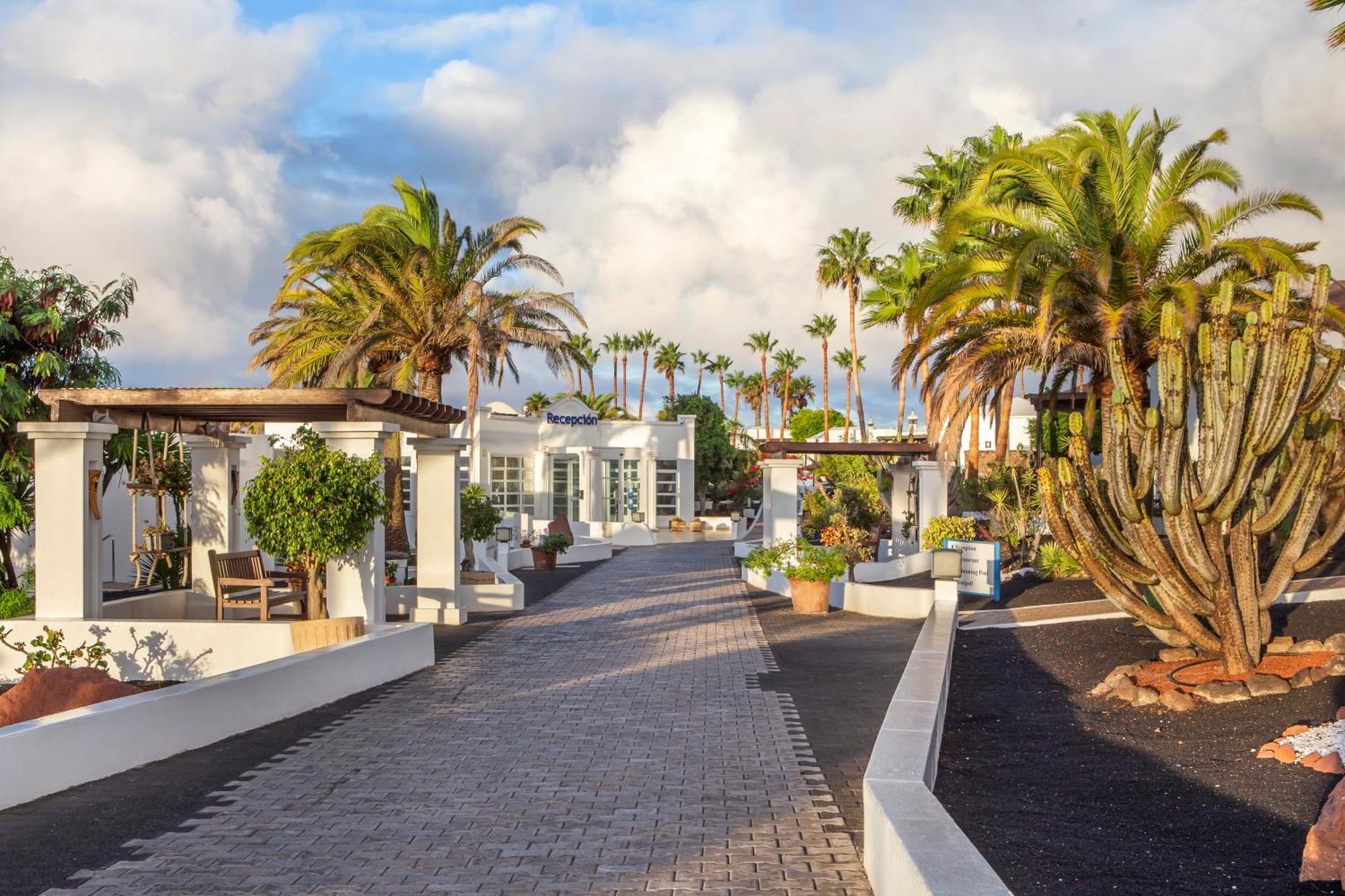 אפרטהוטל פלאיה בלנקה Jardines Del Sol מראה חיצוני תמונה
